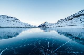 adventure-blue-calm-waters-300857.jpg